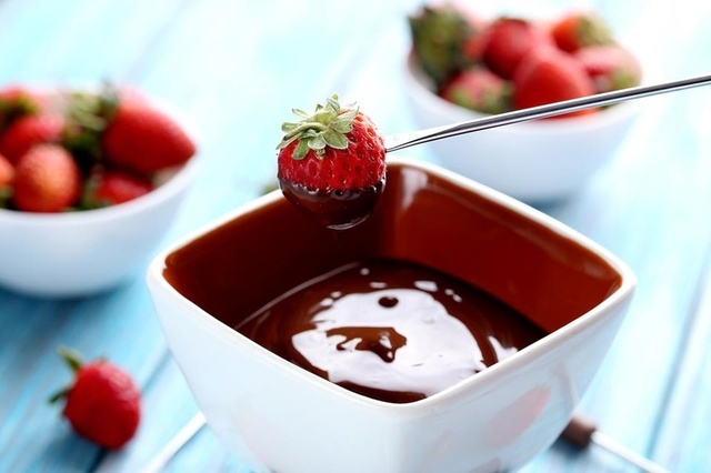 Chocolate-Sauce_berry.jpg